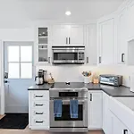 Luxury Ground N Oceanfront Unit With Patio Lounge