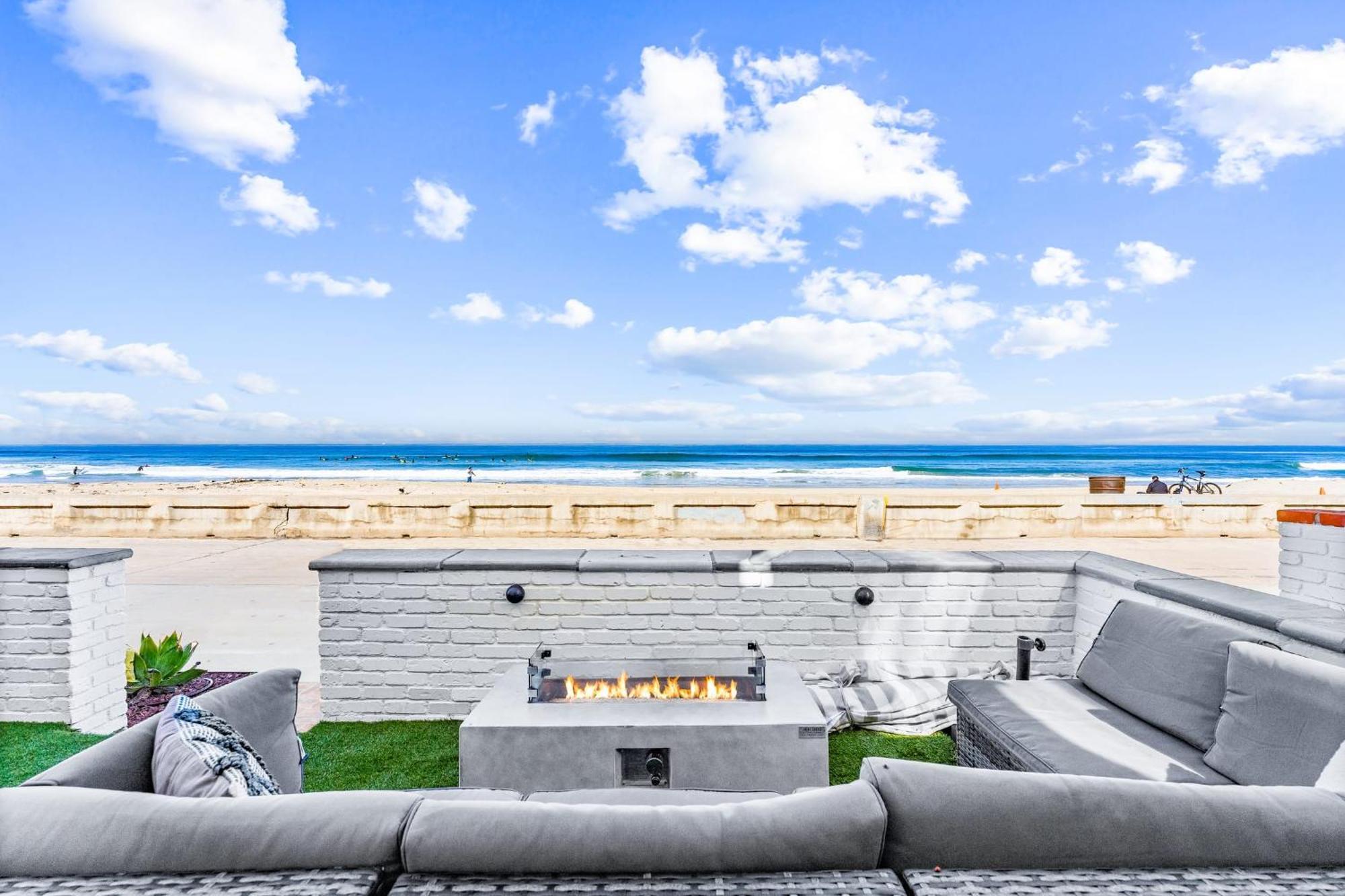 Luxury Ground N Oceanfront Unit With Patio Lounge Holiday home