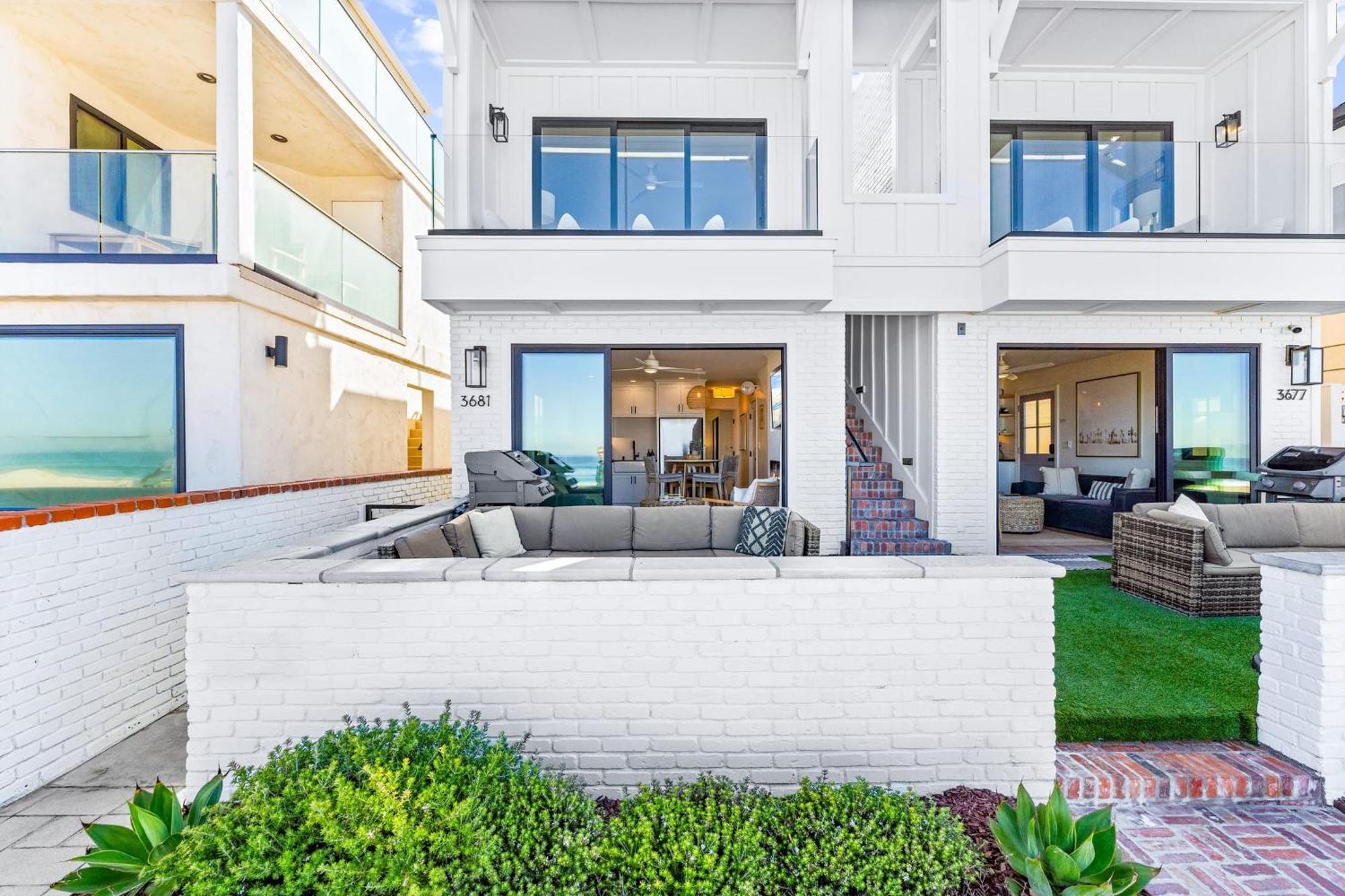 Luxury Ground N Oceanfront Unit With Patio Lounge Holiday home