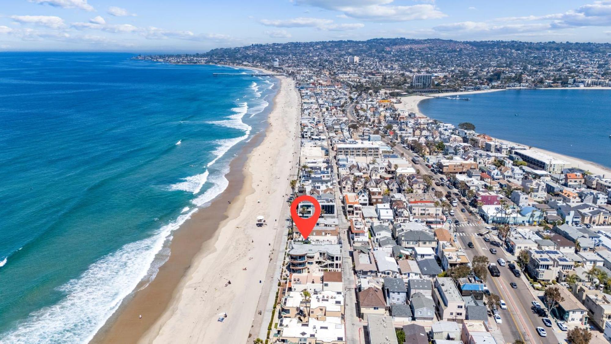 Luxury Ground N Oceanfront Unit With Patio Lounge Holiday home
